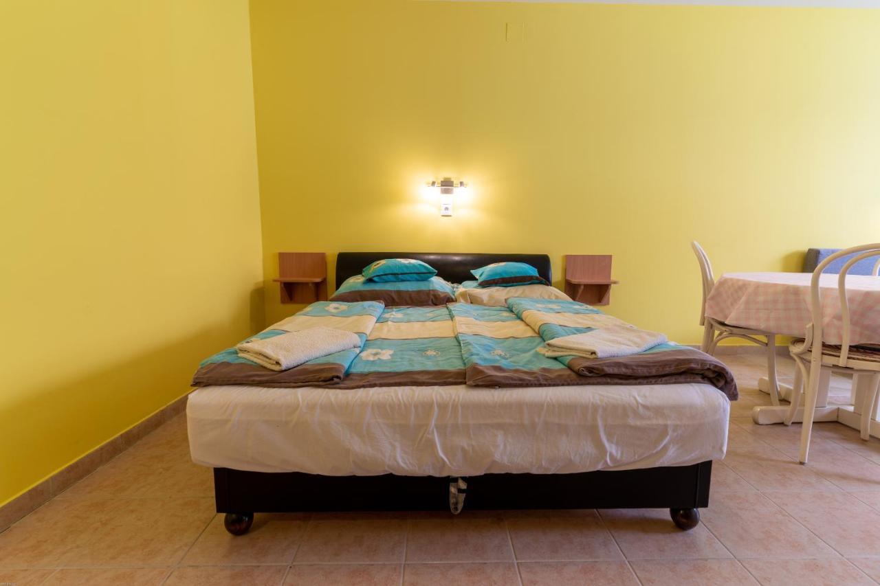 Izabella Panzio Bed & Breakfast Hajduszoboszlo Exterior photo