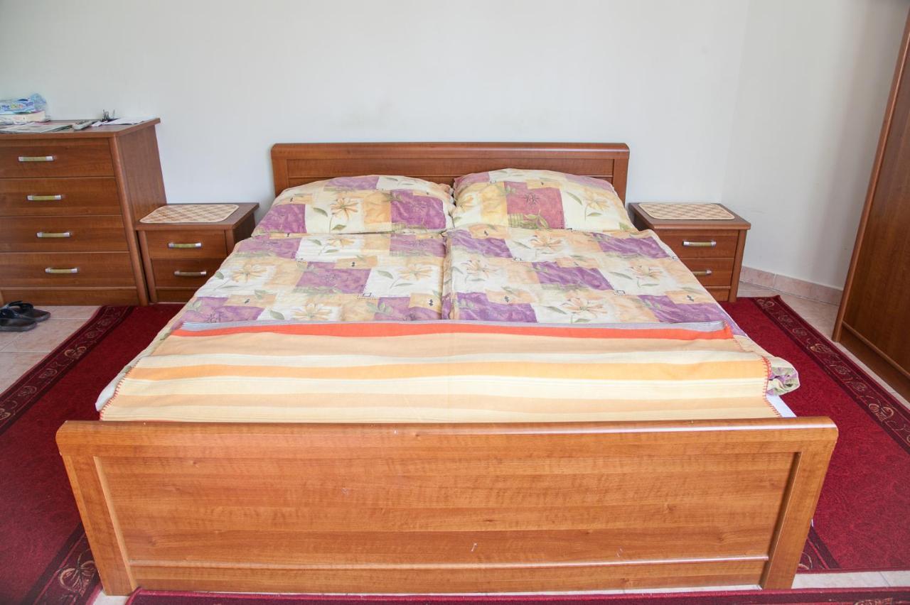 Izabella Panzio Bed & Breakfast Hajduszoboszlo Exterior photo