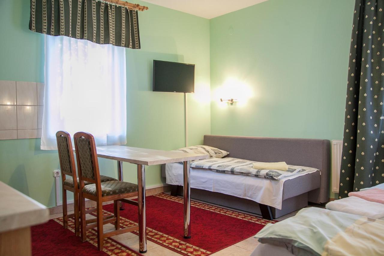 Izabella Panzio Bed & Breakfast Hajduszoboszlo Exterior photo