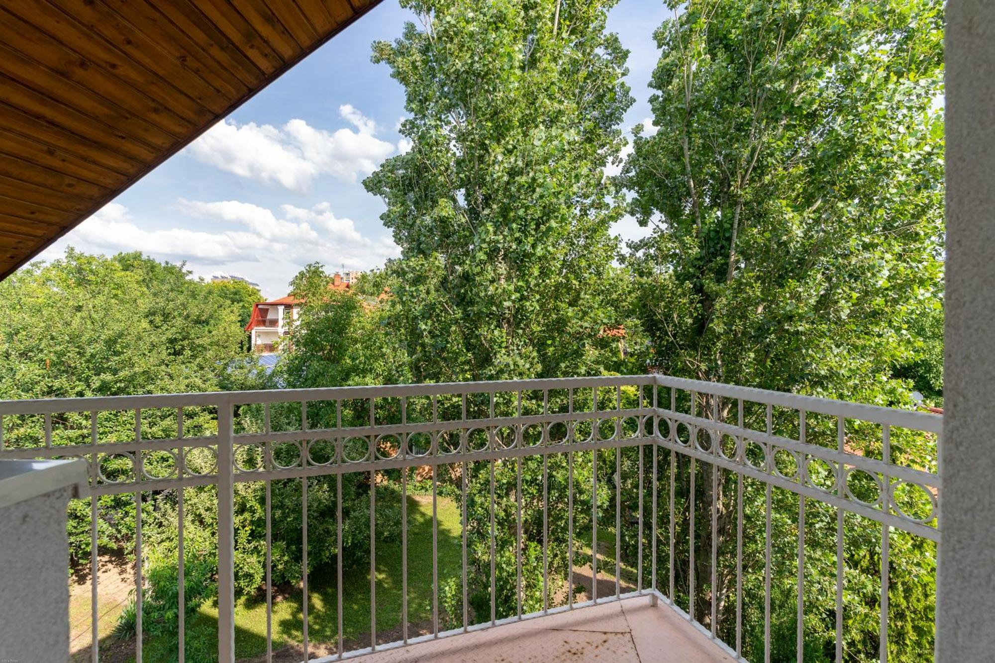 Izabella Panzio Bed & Breakfast Hajduszoboszlo Exterior photo