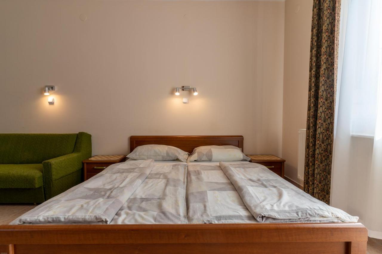 Izabella Panzio Bed & Breakfast Hajduszoboszlo Exterior photo