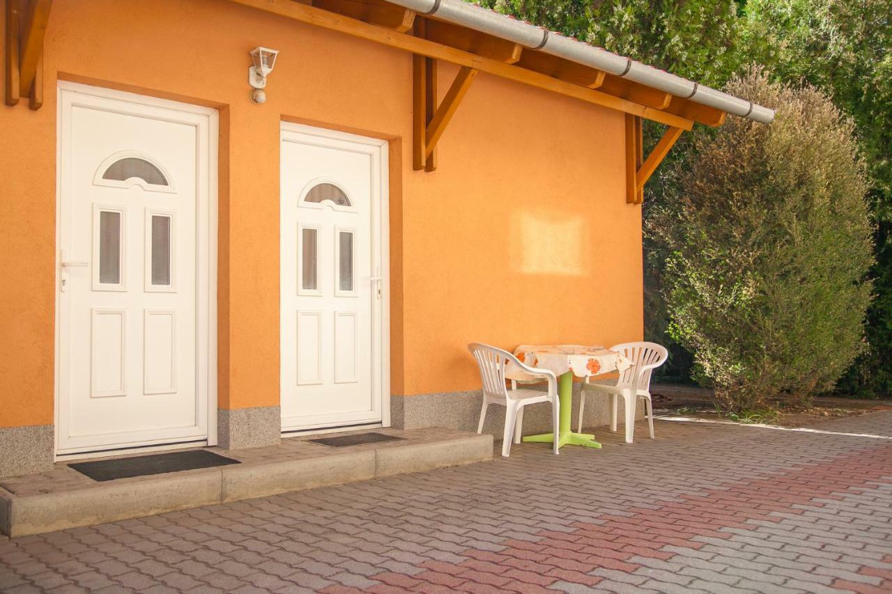 Izabella Panzio Bed & Breakfast Hajduszoboszlo Exterior photo